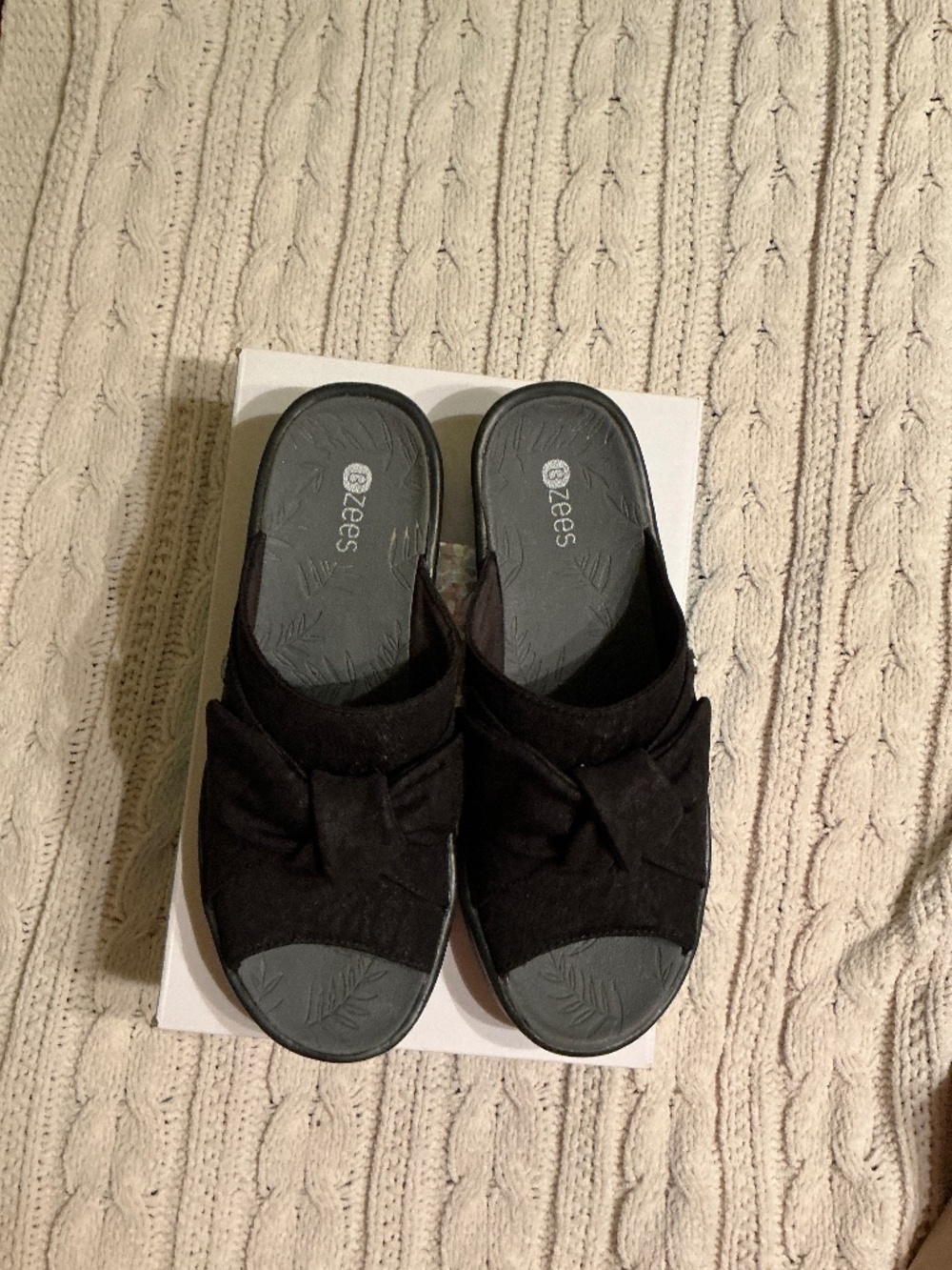 Bzees Smile Black sz 8.5 M